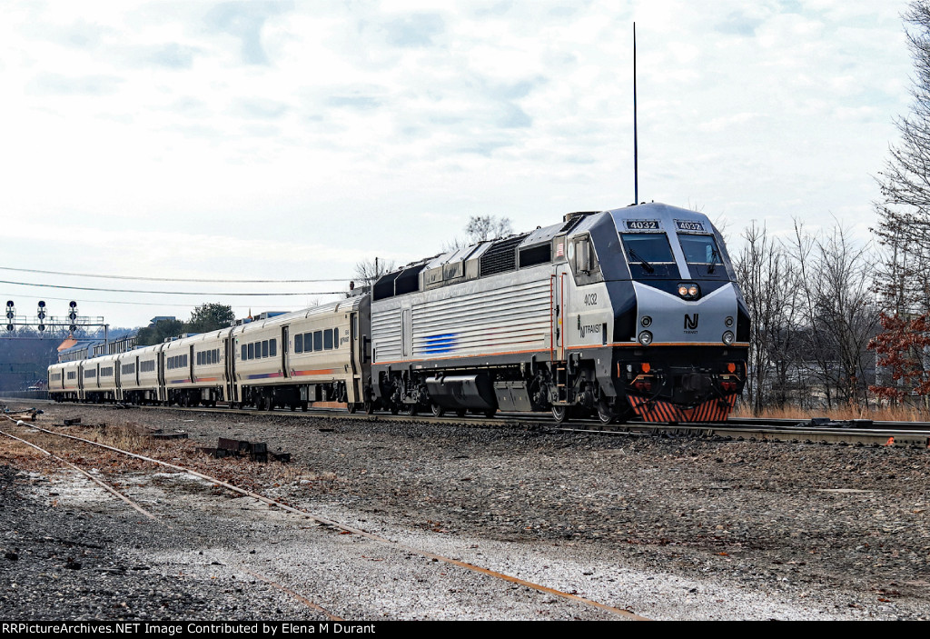 NJT 4032 on train 1859